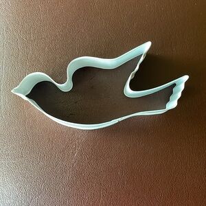 CELEBRATE IT BAKEWARE DOVE COOKIE CUTTER WHITE